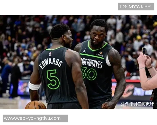 兰德尔全场狂砍32分10篮板6助攻带领球队大胜对手展现统治力